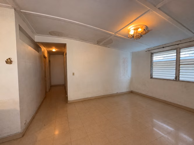 Se vende casa de 375 mts en Altos del Chase - Imagen 9