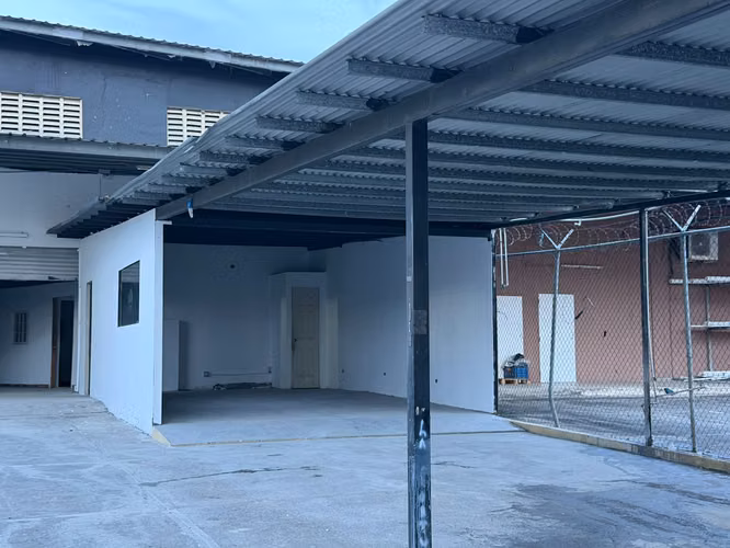 Alquiler de Bodega en El Crisol - con oficinas y 2.5 baños. - Imagen 8