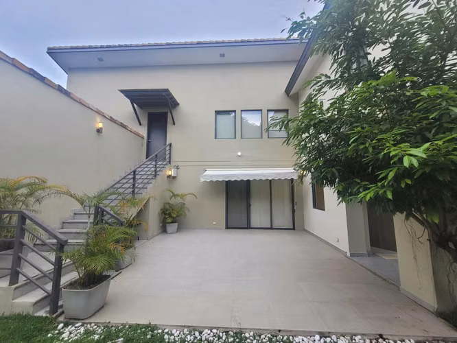 Melissa Foster sells beautiful home PH Native Howard MFR2156