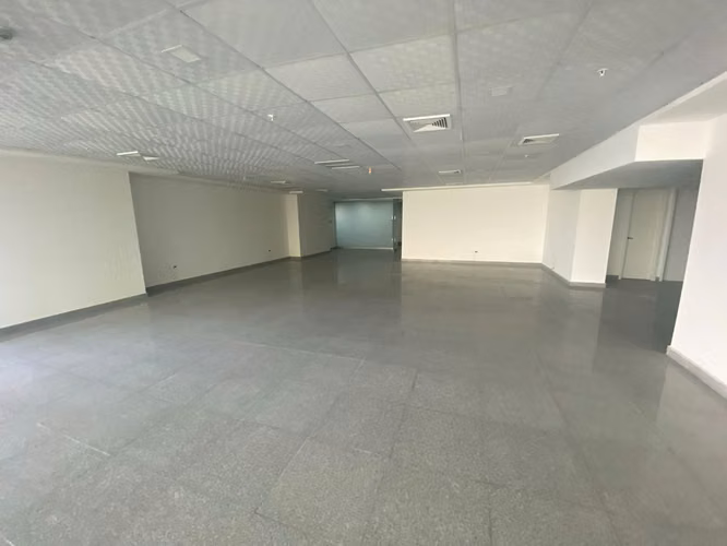 ALQUILER OFICINA EN CALLE 50 - Imagen 3