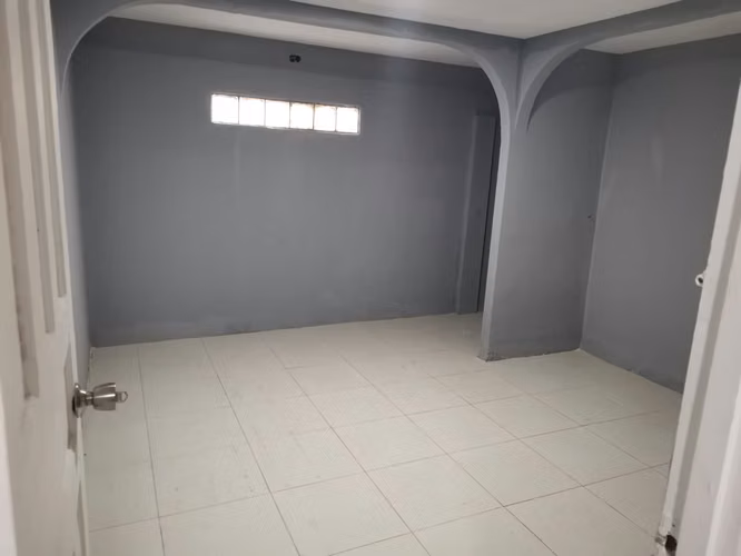 VENDO LINDA CASA EN RESIDENCIAL VISTA ALEGRE, CERCA A LA ESTACIÓN DEL METRO - Imagen 4