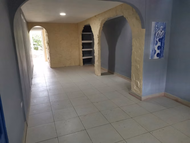 VENDO LINDA CASA EN RESIDENCIAL VISTA ALEGRE, CERCA A LA ESTACIÓN DEL METRO - Imagen 2