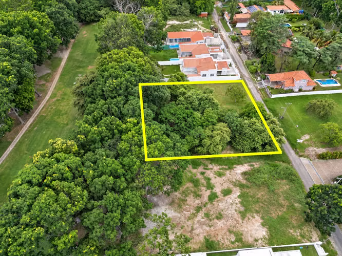Venta de Terreno en Coronado, Club de Golf, 1,521m²