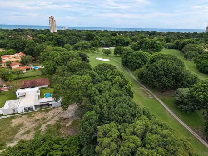 Venta de Terreno en Coronado, Club de Golf, 1,521m² - Imagen 4