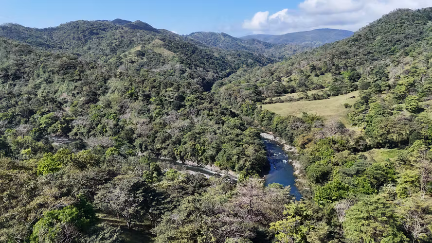 Finca de 244 Hectáreas con Río y Cascada en Chepo | Los Saltos