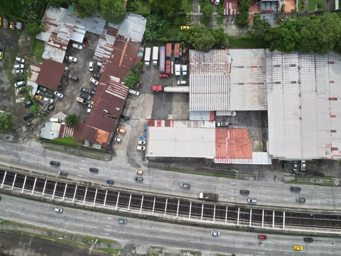 Venta de Terreno Comercial en Vía Transístmica, 2,975 m² - Imagen 2