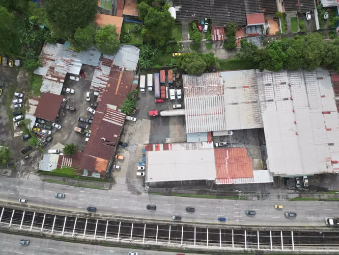 Venta de Terreno Comercial en Vía Transístmica, 2,975 m² - Imagen 1