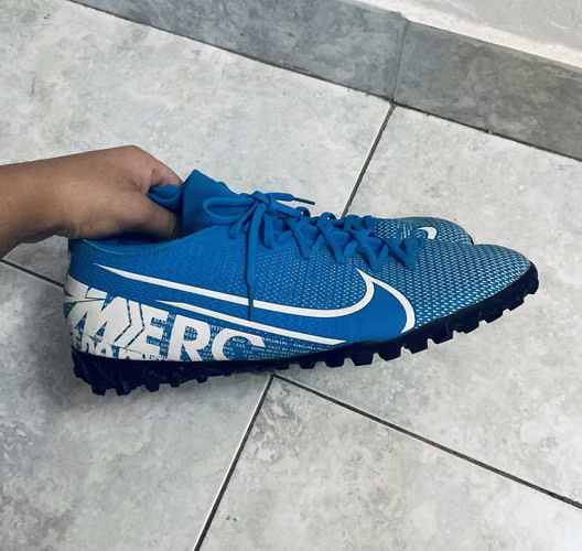Taquillas (Nike Mercurial Vapor 13 Academy)