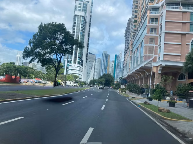 VENTA DE EDIFICIO DE OFICINAS EN AVENIDA BALBOA - Imagen 11
