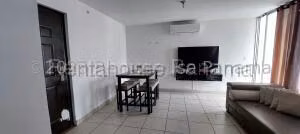 Apartamento en Alquiler en Via España PH Lefevre VIK 27-2264