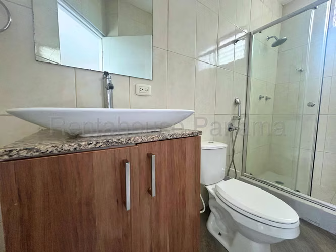 Alquiler de Apartamento Comodo e Iluminado en San Francisco 27*2274Mfk