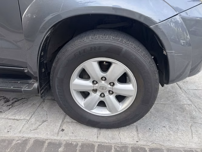 TOYOTA FORTUNER SRV 2010 · DIÉSEL 3.0 D-4D · 4X4 · 7 PUESTOS · CUERO MC008 - Imagen 16