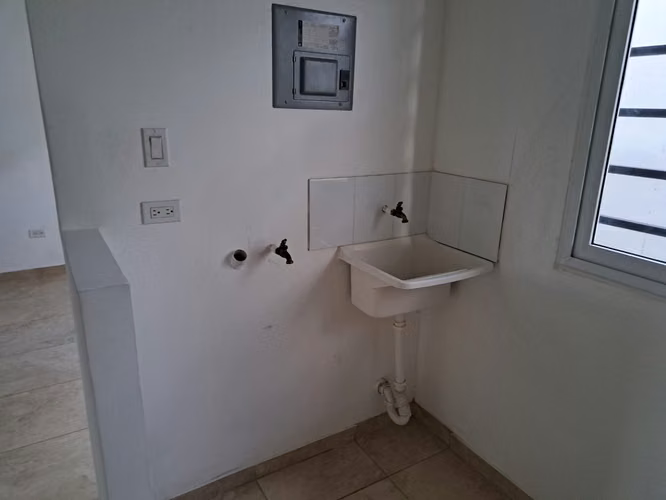 Alquilo apartamento iluminado, fresco, cerca Versalles - Imagen 4