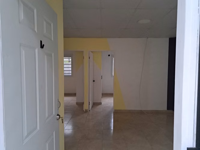 Alquilo apartamento iluminado, fresco, cerca Versalles - Imagen 2