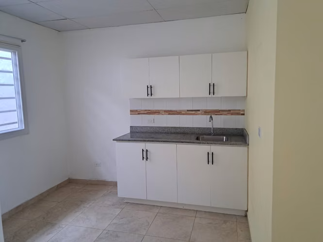 Alquilo apartamento iluminado, fresco, cerca Versalles - Imagen 3