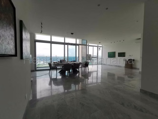 Alquiler de Apartamento Semi-amoblado en Santa Maria Ph THE IVY TOWER EC