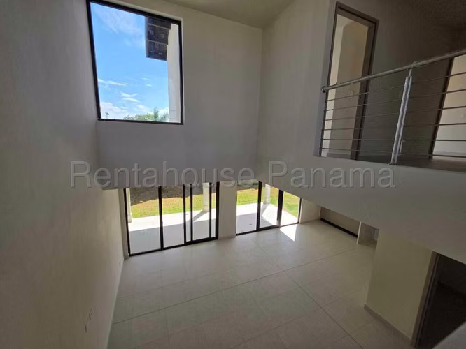 Venta de Casa en Costa Sur, Costa Linda (Solo Cliente Directo)