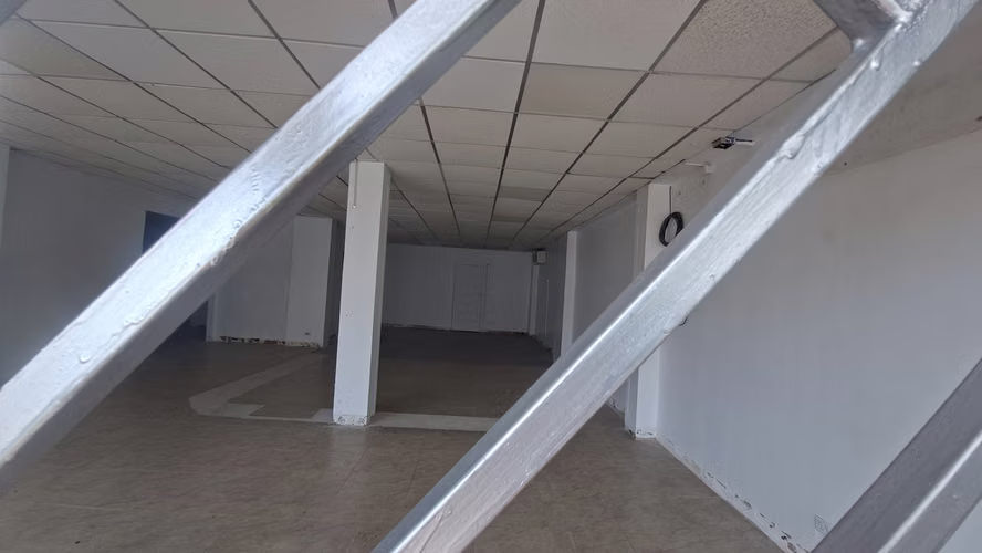Se Alquila Local Comercial Via Israel - Imagen 4