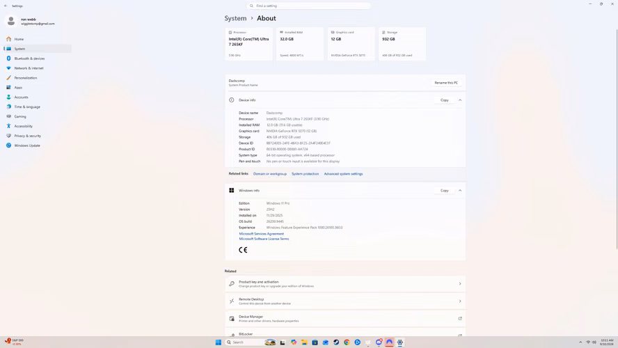 Desktop computer and monitor  - Imagen 4
