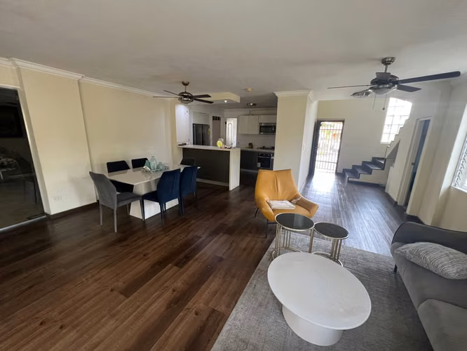 ¡Mejor ubicación imposible! Casa de esquina cerca del Metro – Precio negociable - Imagen 5