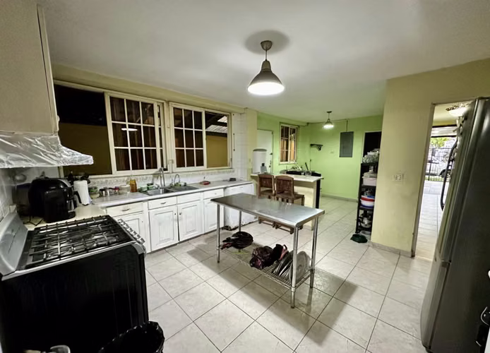 Se vende casa con patio en Altos de Panama - Imagen 10