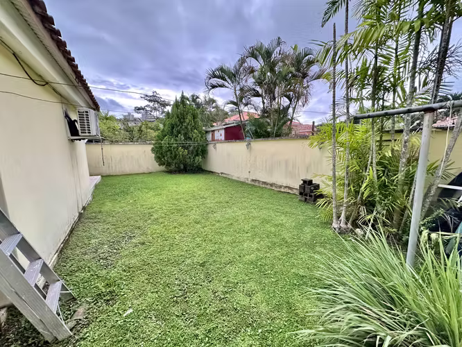 Se vende casa con patio en Altos de Panama - Imagen 2