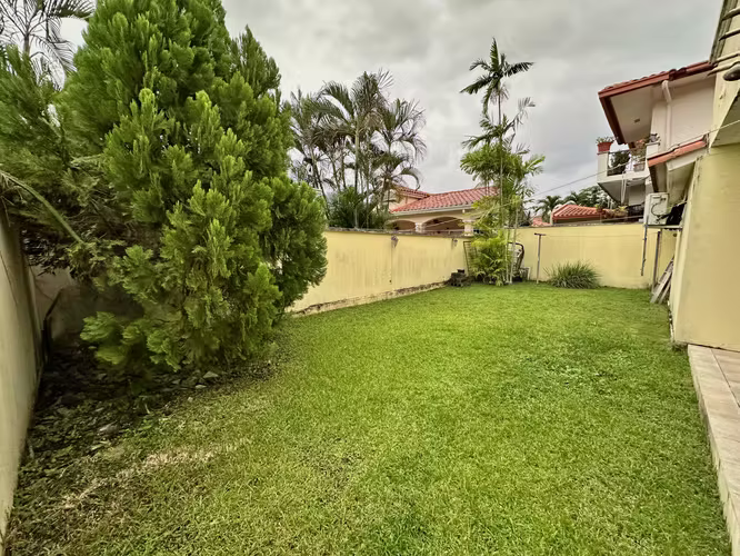 House with a patio for sale in Altos de Panamá.