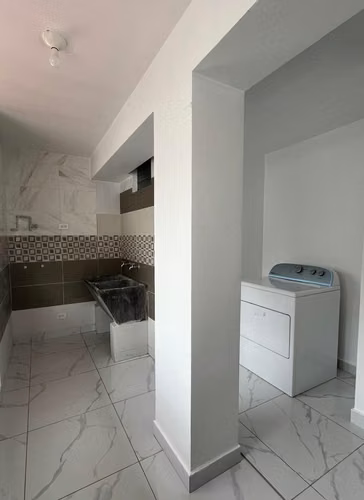HABITACION CON BAÑO CERCA DE UNIV DE PANAMA - Imagen 5