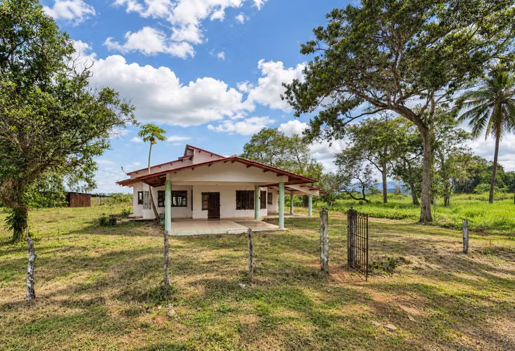 House with 3 Rooms with Pool and Spacious Patio for Sale in Alto Boquete - cs id: 343029