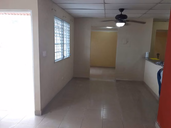ALQUILER DE CASA EN PARQUE CENTENARIO ARRAIJAN 