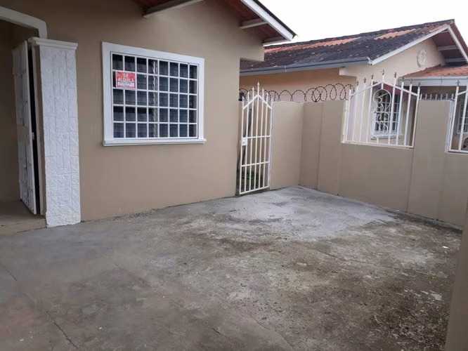 ALQUILER DE CASA EN PARQUE CENTENARIO ARRAIJAN 
