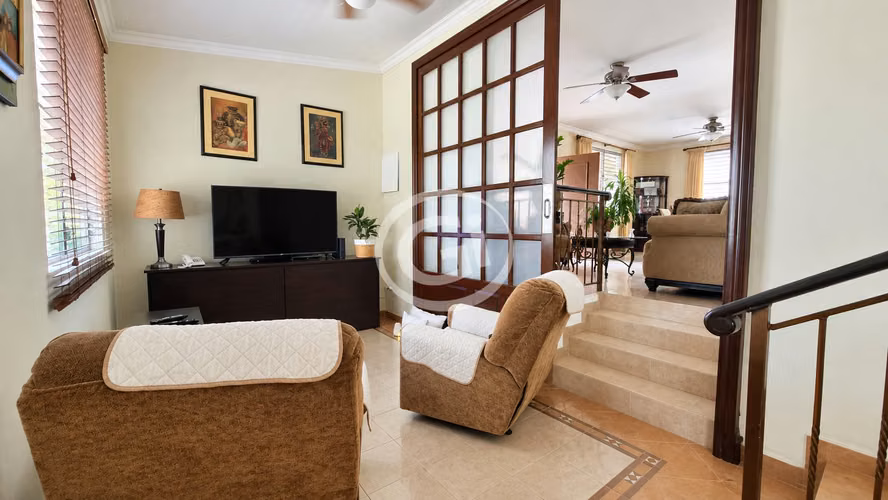 Venta casa en Betania amplio terreno con 1,050 m²