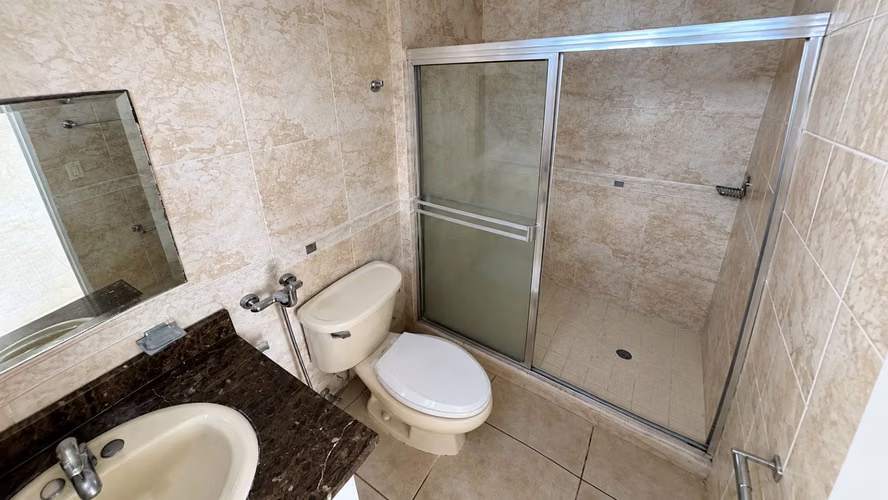 . Apartamento en San Francisco I linea blanca I 2 Rec I con vista al mar y 2 parking
