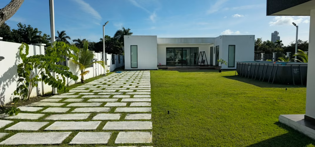 En Venta casa en Coronado muy cercana a la playa (AA)