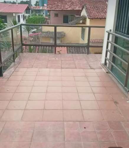 Alquiler Apartamento San Francisco-Carrasquilla A Pasos del Parque Omar, Piso Bajo Vacío! 3R 2B Balcón