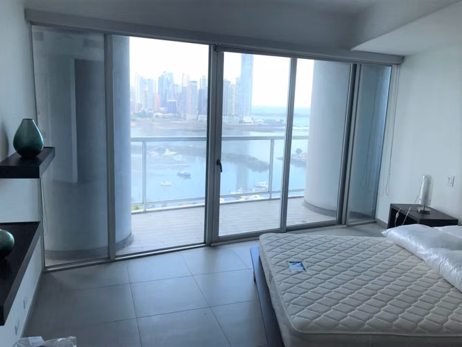 SE ALQUILA ELEGANTE APARTAMENTO EN YACHT CLUB AVENIDA BALBOA - Imagen 9