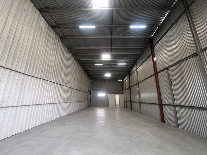 Galera en parque industrial de mañanitas (AA) - Imagen 2