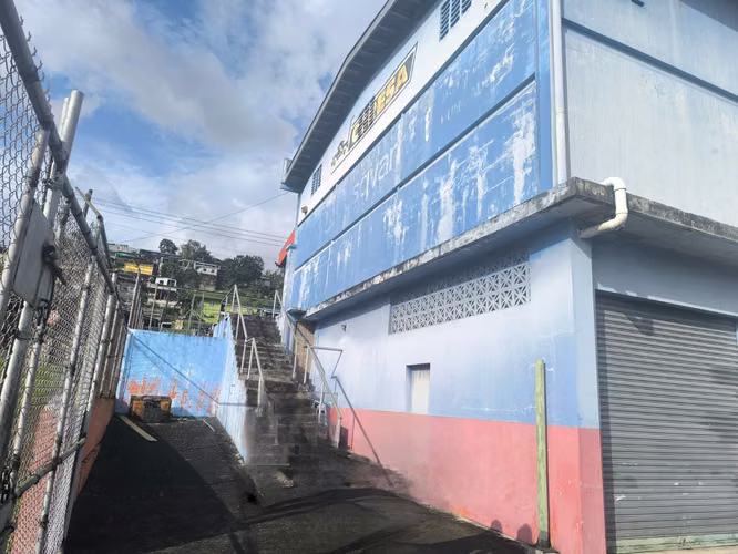 Se Vende NEGOCIABLE Galera en el Área de Monte Oscuro