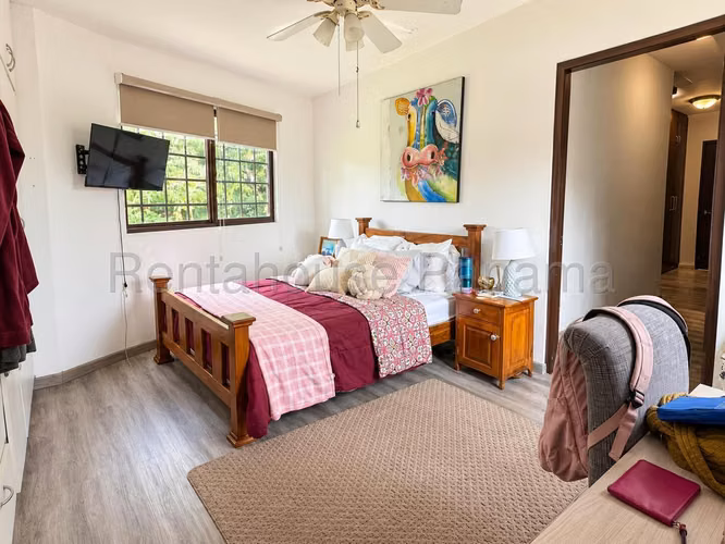 Venta de Amplia Casa con Estilo Colonial en Diablo 27*2334Mfk - Imagen 11