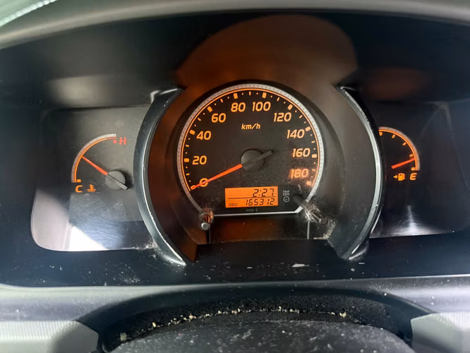 Vendo toyota hiace año 2014  impecable 