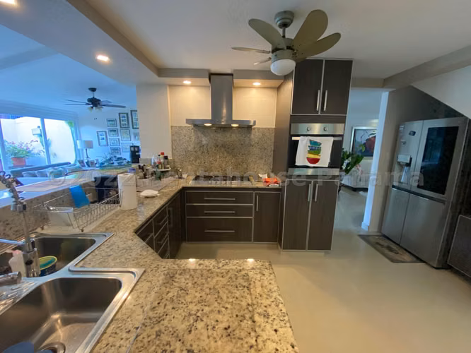 Venta de Casa en Altos de Panama NS - Imagen 9