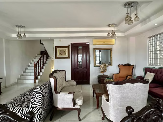 Casa de 4 Recámaras + Den en Limajo, Altos de Panamá - Gran Espacio Familiar
