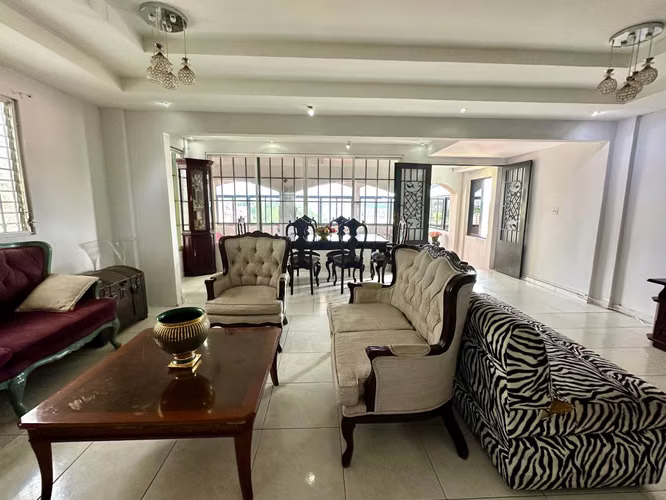Casa de 4 Recámaras + Den en Limajo, Altos de Panamá - Gran Espacio Familiar
