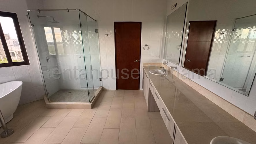 Casa en Venta en PH EL DORAL Costa Sur 24AECC2109