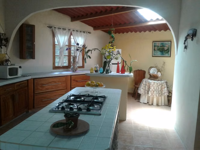 El Valle. 1975mts 2r 2.5b quebrada. Sobre la via principal $575,000.00 - Imagen 9