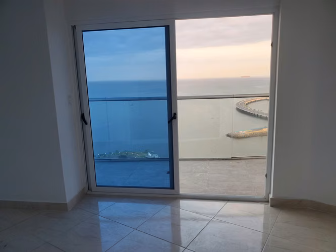 ESTRENE APARTAMENTO FRENTE AL MAR - Imagen 3