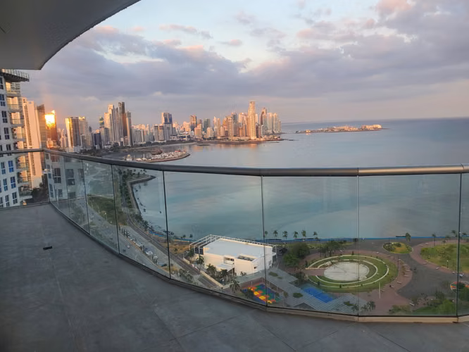 ESTRENE APARTAMENTO FRENTE AL MAR