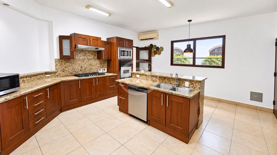 Venta Embassy Club Cómoda Casa Unifamiliar 4 hab. Precio de Oportunidad. - Imagen 9