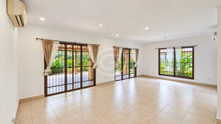 Venta Embassy Club Cómoda Casa Unifamiliar 4 hab. Precio de Oportunidad. - Imagen 3