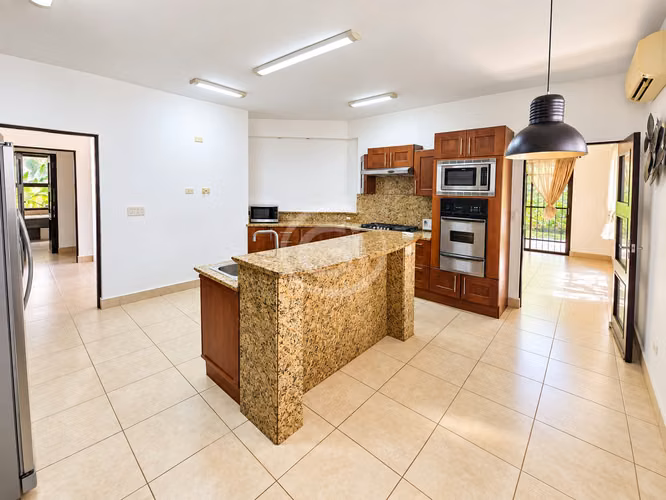 Venta Embassy Club Cómoda Casa Unifamiliar 4 hab. Precio de Oportunidad. - Imagen 7
